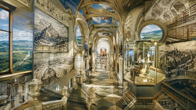 Langer Gang — Vitrinenflucht, an deren Ende die Landschaft steht. GöttwAIg Wunderkammer(21), AI-Bildcollage.