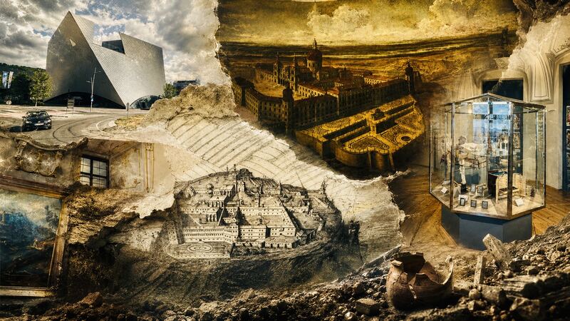 Vitrine im Geröll — Der Schaukasten bleibt stehen, der Raum um ihn zerfällt. GöttwAIg Wunderkammer(21), AI-Bildcollage.
