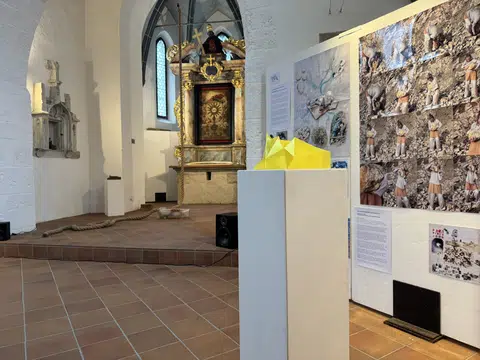 Ausstellung · Raum · Artefakte