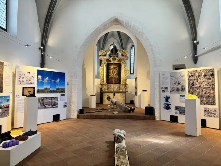 RELIQUIE WEIN4 – Eröffnung und Performance im Kunsthaus Laa