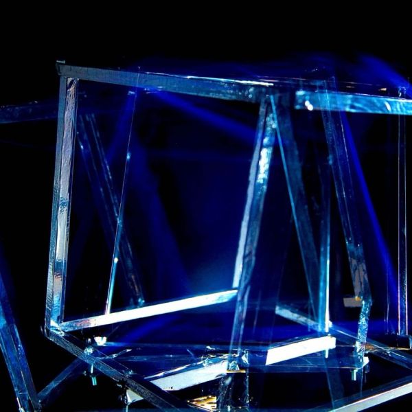 Rotation im UV-Licht — RAUM 11, Markus Wintersberger 2011/2012