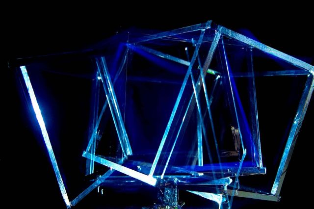 Rotation im UV-Licht — RAUM 11, Markus Wintersberger 2011/2012