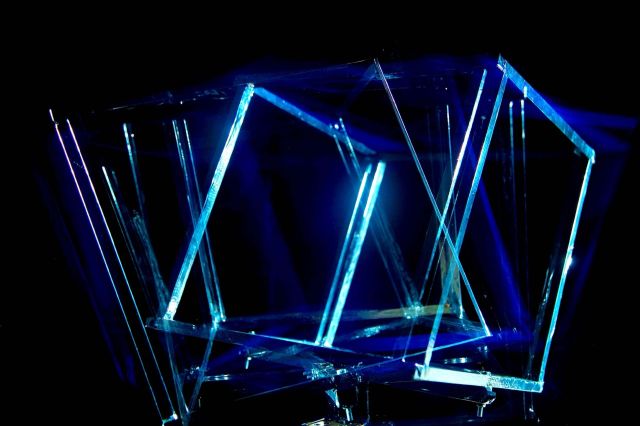 Rotation im UV-Licht — RAUM 11, Markus Wintersberger 2011/2012