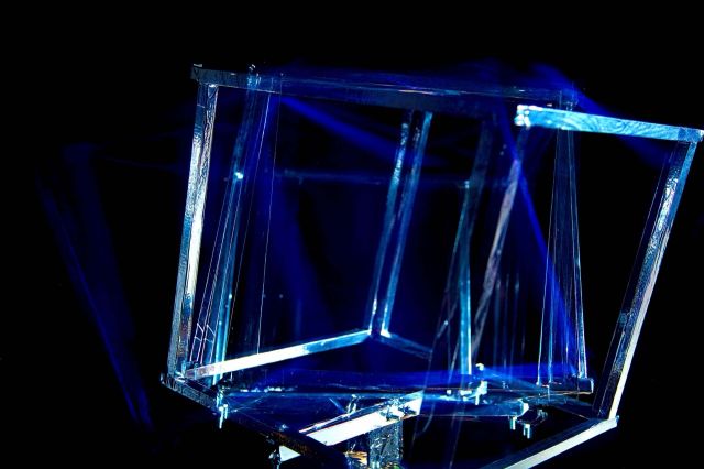 Rotation im UV-Licht — RAUM 11, Markus Wintersberger 2011/2012