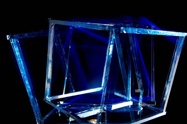 Rotation im UV-Licht — RAUM 11, Markus Wintersberger 2011/2012