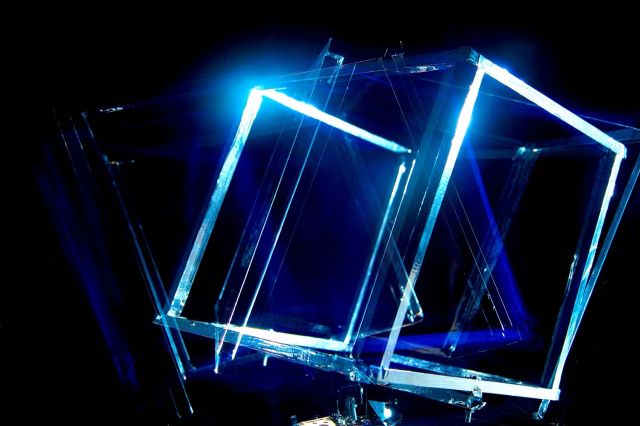 Rotation im UV-Licht — RAUM 11, Markus Wintersberger 2011/2012