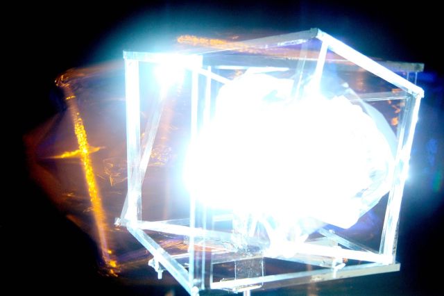 Lichtspur · Langzeitbelichtung der Drehung — RAUM 11, Markus Wintersberger 2011/2012